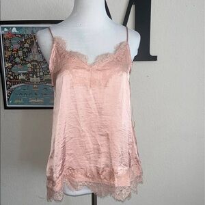 Paper Crane peach colored silky eyelash lace tank top, size Small
